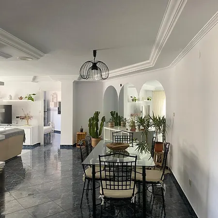 Casa Blanca Apartment *