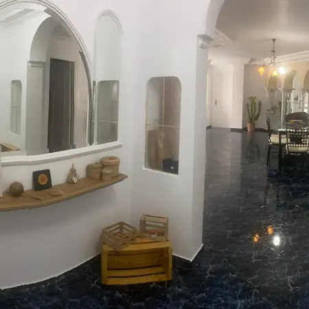 Casa Blanca *